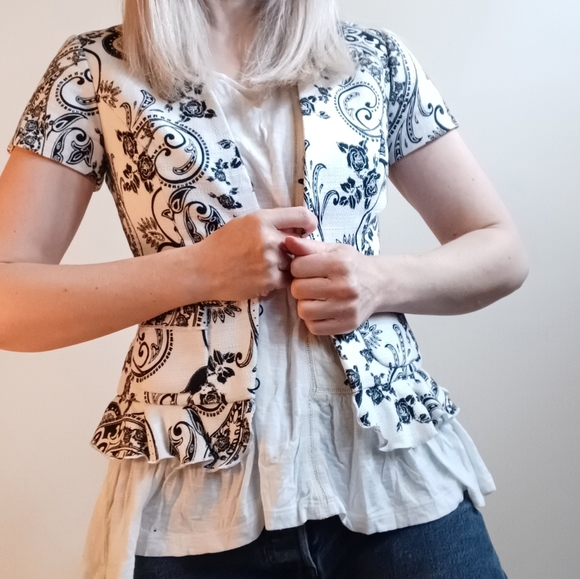 White House | Black Market Short Sleeved Jacket - Picture 11 of 11